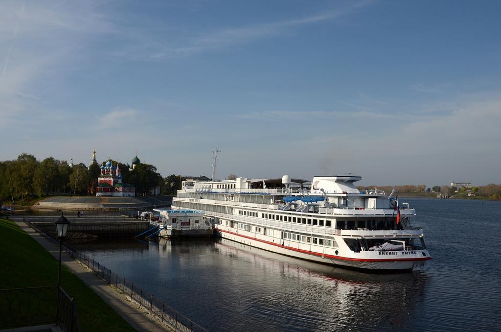 Azimut Hotel Uglich Exterior photo