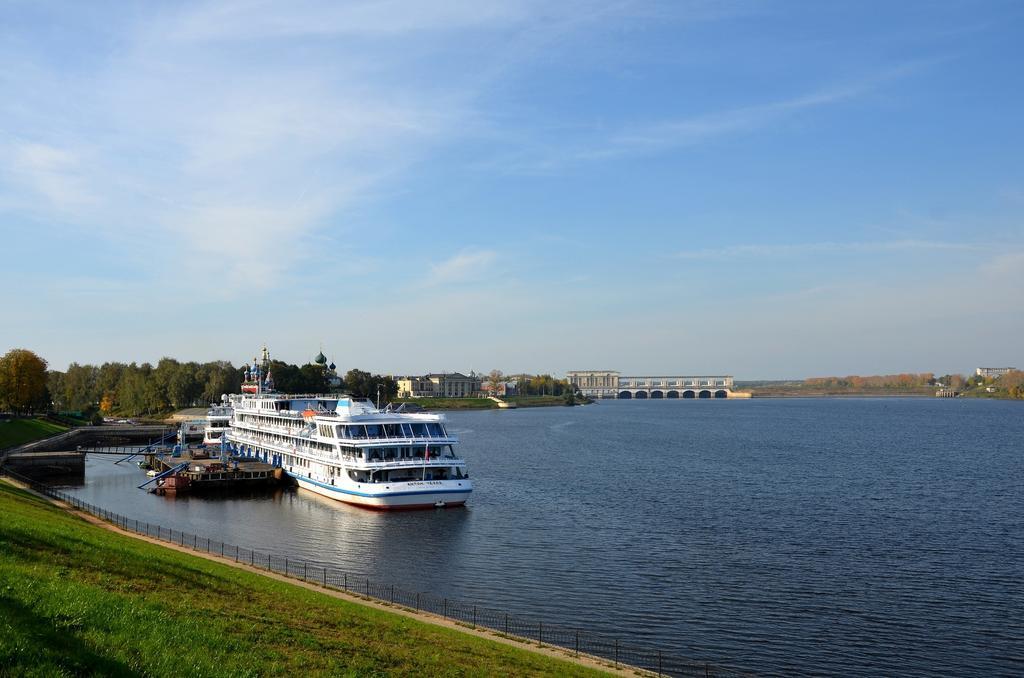 Azimut Hotel Uglich Exterior photo